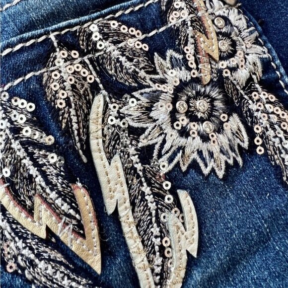 Miss Me Shorts Size 28 Denim Blue Jean Embellished Pockets Bling Cut Off Cuffed - Picture 4 of 6